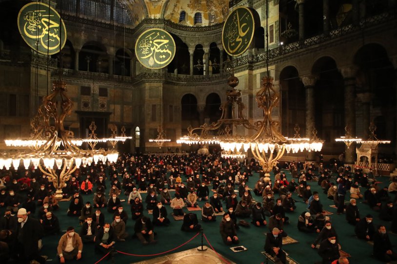 istanbul kirmiziya dondu akp umursamadi ak genclerin bulusmasi tepki cekti gercek gundem