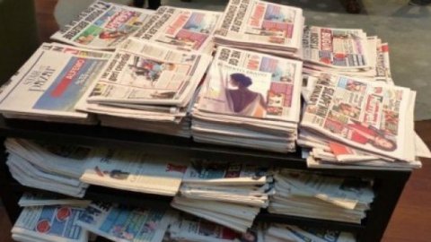 Gazeteler krizle boğuşuyor: Hükümet seyrediyor