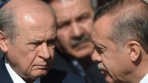 'Süleyman Soylu'nun sırtında Erdoğan'la Bahçeli bilek güreşi yapıyor'