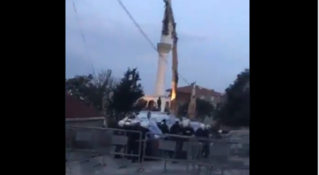 AKP'li Üsküdar Belediyesi camiyi böyle yıktı! 