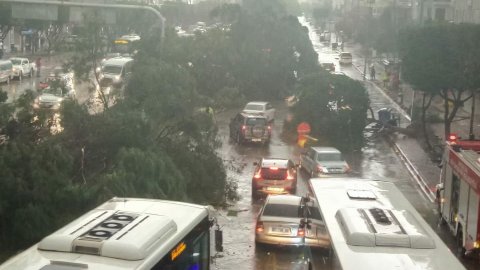 Antalya'yı yeniden fırtına ve yağmur vurdu