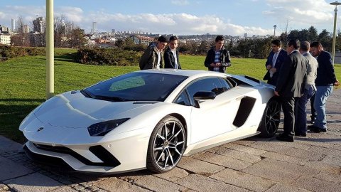 SofuoÄluânun Lamborghini'si Meclisâte ilgi odaÄÄ± oldu