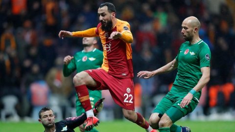 Galatasaray, Akhisar karÅÄ±sÄ±nda son dakika gÃ¼ldÃ¼