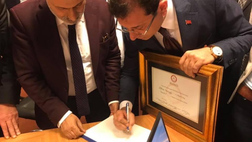 Ve Ekrem İmamoğlu mazbatasını aldı