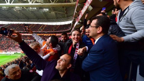 Ali Sami Yen'de Ä°mamoÄlu izdihamÄ±! 'CanlÄ± daha gÃ¼zelmiÅsin'