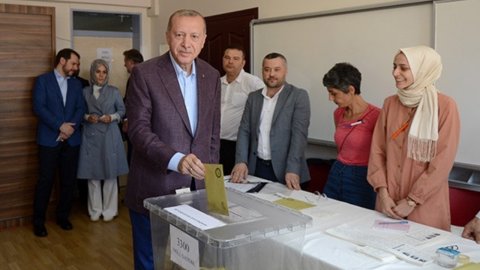 Avrasya Araştırma'dan son anket: Erdoğan 2 adaya karşı kaybediyor!