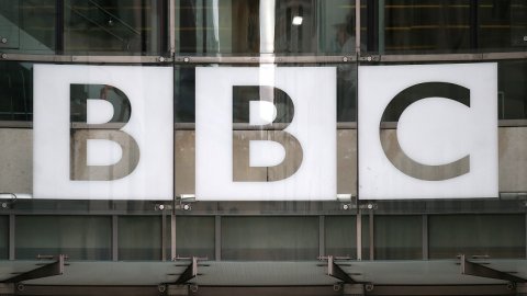 İngiltere'de BBC lisans ücreti 2 yıl sabit kalacak