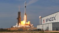 Kontrolsüz çarpışma: 7 yıldır uzay boşluğunda dolaşan SpaceX roketi Ay'a düşecek
