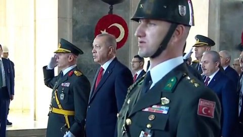 Devlet erkanı Anıtkabir’de: Erdoğan Anıtkabir Özel Defteri'ne ne yazdı?