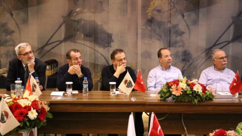 Vefa Salman'ın öncülüğünde il belediye başkanları bir araya geldi 