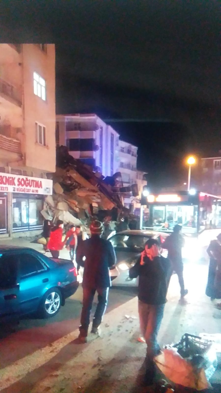 Elazığ'da yıkılan bina böyle görüntülendi ile ilgili görsel sonucu