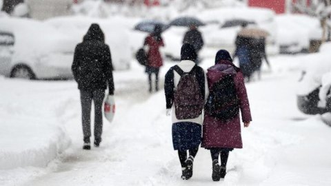 Türkiye kar yağışının etkisi altında: İşte okulların peş peşe tatil edildiği iller 