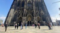 Köln Katedrali'ne ziyaretçi akını