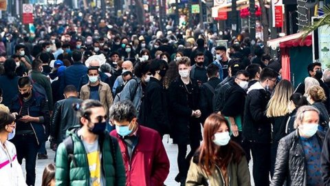 Bilim Kurulu Üyesi İlhan uyardı: "Risk artacak, kalabalıkta maske takın"