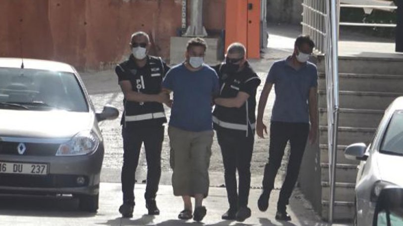 Sedat Peker videolarını yorumlayan gazeteci 'Erdoğan ve Soylu'ya hakaret'ten gözaltına alındı!