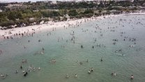 Küçükçekmece Menekşe Plajı'nda bayram yoğunluğu