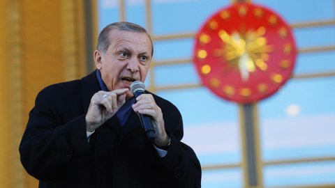 Erdoğan’dan AKP kurmaylarına ‘içtüzük’ azarı: Bu adamları neden konuşturuyorsunuz?