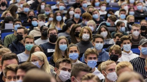 Milyonlarca çalışanı ilgilendiren koronavirüs kararı!