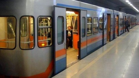 İstanbul'da metro hattında intihar girişimi! Seferler durdu