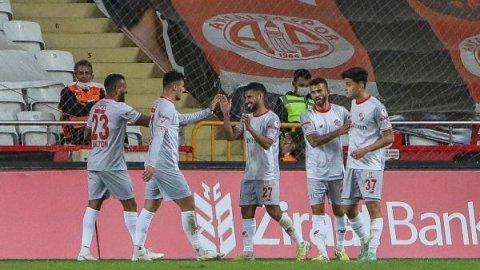 Antalyaspor, Türkiye Kupası'nda Amed'i 4'leyerek turladı