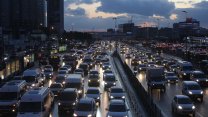 Sağanak yağış nedeniyle İstanbul'da trafik yoğunluğu yüzde 60'ı buldu