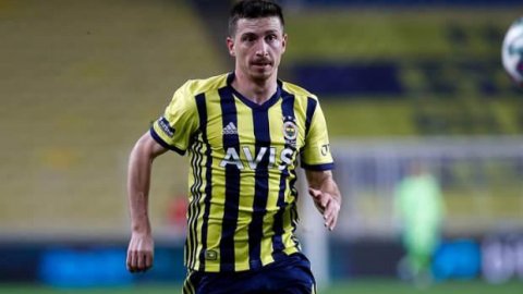 Fenerbahçe'ye Mert Hakan Yandaş şoku