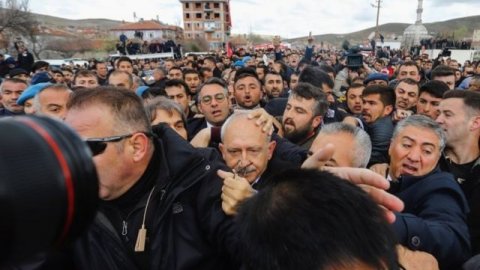 Kılıçdaroğlu'na saldıranı ortaokulda sergi açılışına çağırdılar!