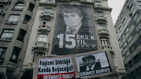 Hrant Dink, katledilişinin 15. yılında vurulduğu yerde anıldı: 'Buradayız Ahparig'