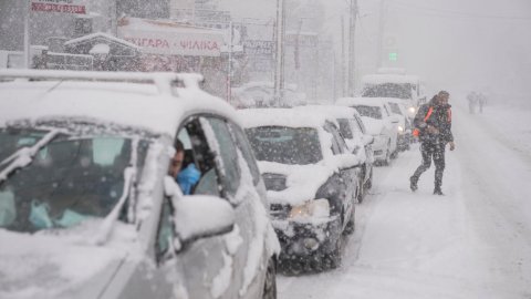 Yunanistan'da kar nedeniyle mahsur kalan araçlara tazminat ödenecek