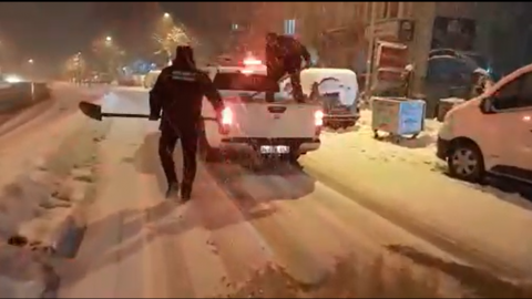 Kartal Belediyesi ekipleri 24 saat görev başında: Karla mücadele aralıksız sürüyor