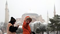 İstanbul beyaza büründü: Günlerdir beklenen kar yağışından kareler