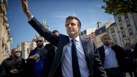 Mecliste çoğunluğu kaybeden Macron siyasi ittifak arayışında