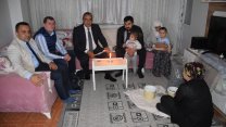 CHP Bursa İl Başkanı İsmet Karaca'dan elektriği kesik AKP'li aileye ziyaret