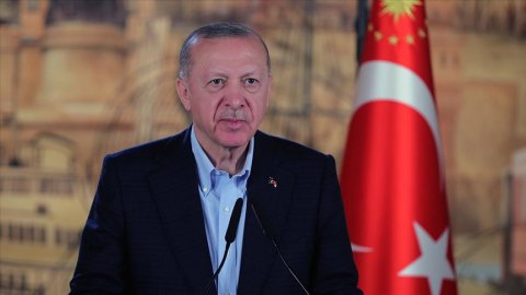 Erdoğan, kapalı mekanlarda maske yasağının kaldırıldığını duyurdu