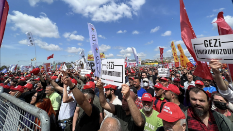İstanbul'da 1 Mayıs: On binlerce kişi miting alanını doldurdu: 'Eşit, özgür ve laik bir Türkiye'yi mutlaka kuracağız'