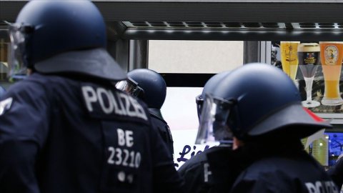 Alman polisi, üst düzey AB diplomatını alıkoydu
