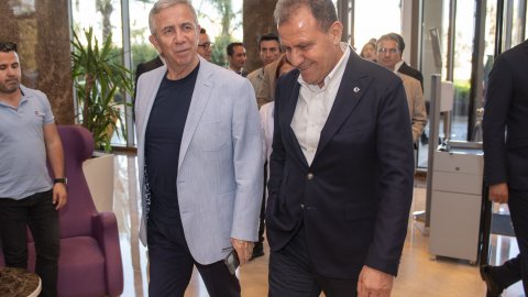 CHP’li büyükşehir belediye başkanları Mersin’de buluştu