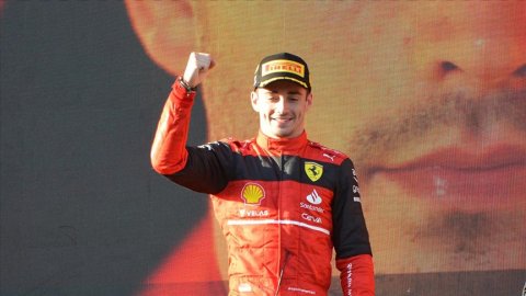 Formula 1 İspanya'da 'pole' pozisyonu Leclerc'in
