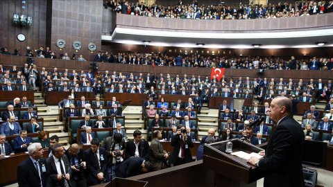 AKP'li milletvekillerinin zor kararı: Susacaklar mı, konuşacaklar mı?