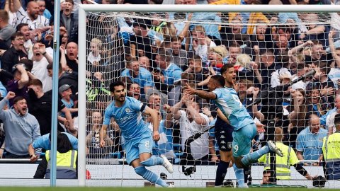 İlkay Gündoğan maça damga vurdu, Premier Lig'de şampiyon Manchester City oldu