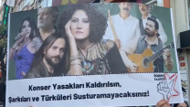 Konser yasakları Kadıköy'de protesto edildi: Ağaçlara resimlerini astılar