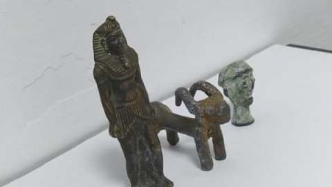 Urartu dönemine ait tarihi eserleri satmak isterken yakalandı