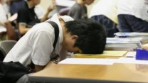 Anne babalar bu hatalar düşmeyin: Sınav stresini azaltan 10 öneri 