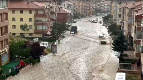 Ankara Valiliği'nden pazartesi günü için sağanak yağış ve sel uyarısı