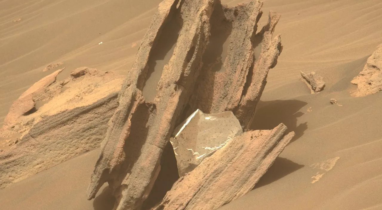 Mars'ta görüntülenen yabancı cisim insan çöpü olabilir!