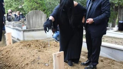 1.5 milyonluk mezar haberi Bülent Ersoy'u çileden çıkardı