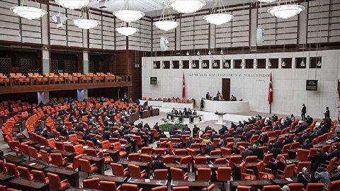 TBMM'deki görüşmeleri ertelenen 'sansür yasasına' ilişkin AKP'den açıklama geldi