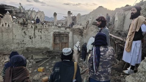 Afganistan'da korkunç deprem: Ölü sayısı 1000'i geçti