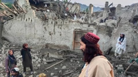 5.9'luk depremde binden fazla kişi yaşamını yitirdi: Taliban'dan yardım çağrısı