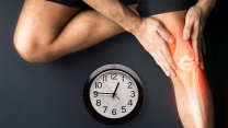 Dinlenme ile geçmeyen diz ağrılarına dikkat: Kadınlar risk grubunda
